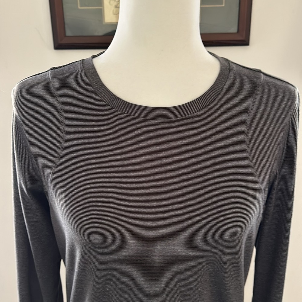 Zella Women's Top Activewear/Performance Long Sleeves With Thumb Holes Med. Gray - Picture 3 of 13